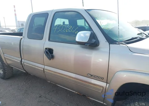 1999 Chevrolet Silverado 2500 Ls z USA, uszkodzony, nr VIN 1GCGK29U3XE190867